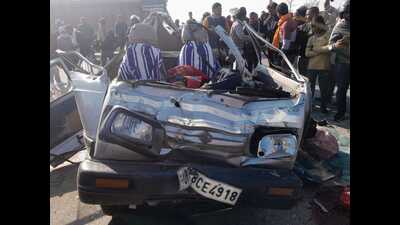 The ill-fated van that met with an accident in Araul, Bilhaur, 60 km west of Kanpur (HT Photo)
