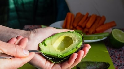 5. Satiety and weight management: The combination of healthy fats and fibre in avocados keeps you feeling full and satisfied for longer, helping control cravings and supporting weight management goals. 5. Satiety and weight management: The combination of healthy fats and fibre in avocados keeps you feeling full and satisfied for longer, helping control cravings and supporting weight management goals. 