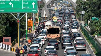 Traffic snarl in Delhi on Thursday because of UP farmers' protest which was stopped at Noida border.