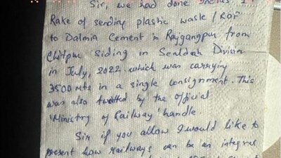 Entrepreneur pitches business idea to railway minister Vaishnaw by writing it on a tissue. (PTI) Entrepreneur pitches business idea to railway minister Vaishnaw by writing it on a tissue. (PTI)