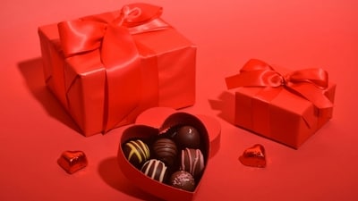 Chocolate Day, celebrated on February 9 as part of Valentine's Week, is a day dedicated to expressing love and affection through the exchange and enjoyment of chocolates. People gift chocolates to their loved ones as a sweet gesture of love, friendship, and appreciation. Chocolate has a long history, dating back to ancient Mesoamerican civilizations like the Maya and Aztecs. On this special day, here are some intriguing facts to share with your friends and family. (Unsplash) Chocolate Day, celebrated on February 9 as part of Valentine's Week, is a day dedicated to expressing love and affection through the exchange and enjoyment of chocolates. People gift chocolates to their loved ones as a sweet gesture of love, friendship, and appreciation. Chocolate has a long history, dating back to ancient Mesoamerican civilizations like the Maya and Aztecs. On this special day, here are some intriguing facts to share with your friends and family. (Unsplash)