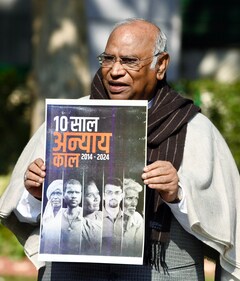 Congress President Mallikarjun Kharge releases 'Black Paper' against the Modi government during a press conference, at his residence in New Delhi on Thursday. (ANI) Congress President Mallikarjun Kharge releases 'Black Paper' against the Modi government during a press conference, at his residence in New Delhi on Thursday. (ANI)