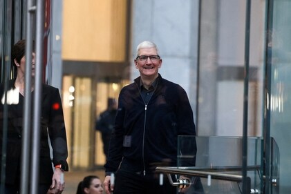 Apple CEO Tim Cook walks at the Apple Fifth Avenue store as customers queue to buy Apple's Vision Pro headset, in Manhattan in New York City, U.S., February 2, 2024. REUTERS/Brendan McDermid/File Photo (REUTERS)