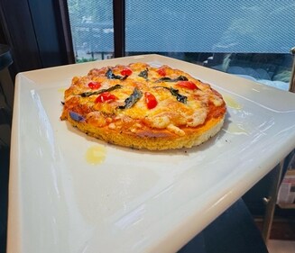 Cherry tomato margherita pizza (Chef Vikram Shokeen) Cherry tomato margherita pizza (Chef Vikram Shokeen)