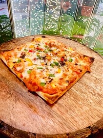 Malai soya chap pizza (Chef Vikram Shokeen) Malai soya chap pizza (Chef Vikram Shokeen)