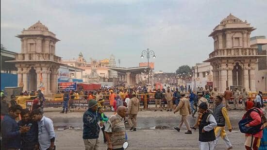 Devotees on way to Ram Janmabhoomi temple in Ayodhya. (FILE PHOTO)