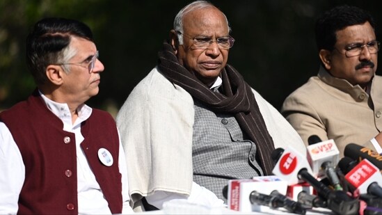 Congress President Mallikarjun Kharge along with Pawan Khera and MP Nasir Hussain during the press conference at his residence in Delhi (HT)