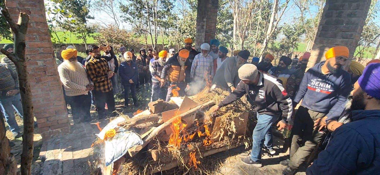The last rites of victim Amritpal Singh were held at his native Chamiari village in Amritsar on Thursday. (HT Photo)