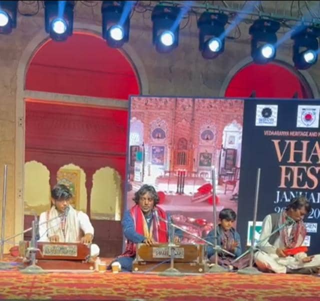 Mir Basu Khan and his group present a spirited Sufi folk performance (Manjari Sinha) Mir Basu Khan and his group present a spirited Sufi folk performance (Manjari Sinha)