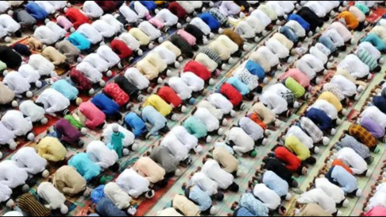 People offer Friday Namaz under tight security in Gorakhpur - Vimarsana News