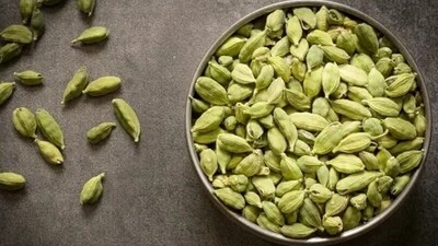 Cardamon, both in green and black varieties, help in boosting immunity and dealing with cough and cold symptoms.&nbsp; (Unsplash)