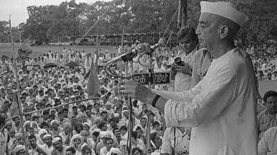 A file photo of former prime minister Charan Singh at the India Gate in New Delhi in August 1980. (HT File Photo/Virendra Prabhakar) A file photo of former prime minister Charan Singh at the India Gate in New Delhi in August 1980. (HT File Photo/Virendra Prabhakar)