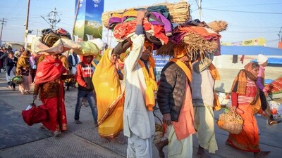 Hundreds of thousands of Hindu pilgrims take dips in the confluence, hoping to wash away sins during the month-long festival. (Anand Prashad) Hundreds of thousands of Hindu pilgrims take dips in the confluence, hoping to wash away sins during the month-long festival. (Anand Prashad)
