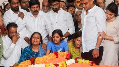 Family members of Uddhav Sena leader Abhishek Ghosalkar mourning ahead of his last rites on Friday. (PTI) Family members of Uddhav Sena leader Abhishek Ghosalkar mourning ahead of his last rites on Friday. (PTI)