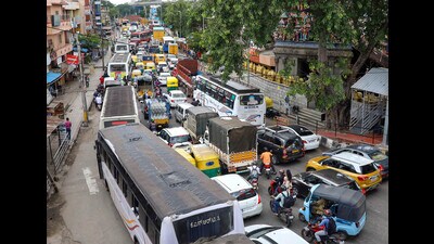 At least 2,681 vehicles in Bengaluru have over ₹50,000 pending fines for traffic violations. (PTI) At least 2,681 vehicles in Bengaluru have over ₹50,000 pending fines for traffic violations. (PTI)