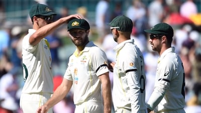 Australia's Mitchell Starc (L) and Michael Neser with teammates (REUTERS)