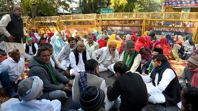 Farmers of Bharatiya Kisan Parishad (BKP) continued their protest outside the Noida authority office in Sector 6 on Friday. (Sunil Ghosh/HTPhoto)