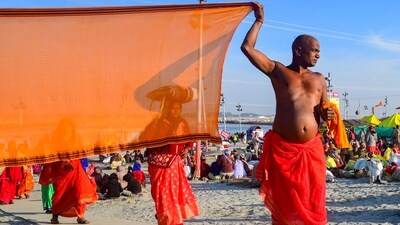 Hindu devotees arrive to take a holy dip on the eve of Mauni Amavasya during the annual religious 'Magh Mela' festival on the banks of Sangam, the confluence of rivers Ganga, Yamuna and mythical Saraswati, in Prayagraj on Friday (AFP) Hindu devotees arrive to take a holy dip on the eve of Mauni Amavasya during the annual religious 'Magh Mela' festival on the banks of Sangam, the confluence of rivers Ganga, Yamuna and mythical Saraswati, in Prayagraj on Friday (AFP)