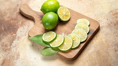 Key limes: Packed with vitamin C, these tiny wonders boost immunity and help break down mucus. Citrus fruits like lime help remove mucus from the respiratory tract. (Freepik) Key limes: Packed with vitamin C, these tiny wonders boost immunity and help break down mucus. Citrus fruits like lime help remove mucus from the respiratory tract. (Freepik)