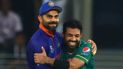 Virat Kohli (L) with Mohammad Rizwan during the 2021 T20 World Cup (Getty) Virat Kohli (L) with Mohammad Rizwan during the 2021 T20 World Cup (Getty)