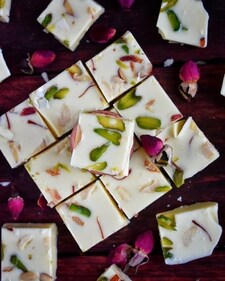 Rasmalai inspired white chocolate bark with pistachios and dried rose petals (Instagram) Rasmalai inspired white chocolate bark with pistachios and dried rose petals (Instagram)