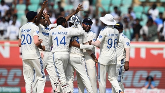 India's Jasprit Bumrah (C) celebrates with teammates after taking the wicket of England's Ben Foakes during the fourth day of the second Test (AFP)