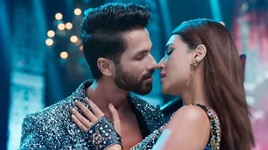 Shahid Kapoor and Kriti Sanon in Teri Baaton Mein Aisa Uljha Jiya