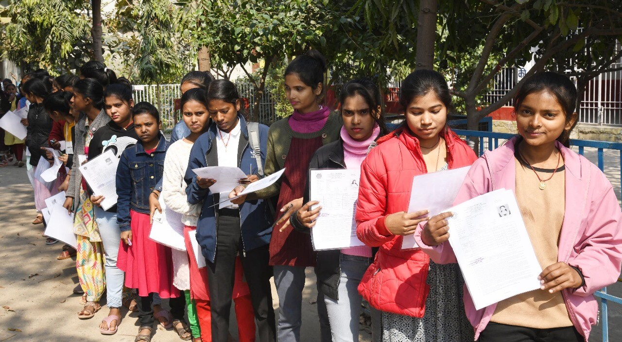 BSEB 12th Exam 2024: Students reach exam centres for Shift 2  (Santosh Kumar )