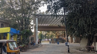 As the Agriculture College administration refused to allow the use of its internal roads for traffic diversion on Ganeshkhind road, the PMRDA is planning to offer a different way to get to the Aundh by using the previously allotted Agriculture College land along Pune Metro line 1. (SHANKAR NARAYAN/ HT PHOTO) As the Agriculture College administration refused to allow the use of its internal roads for traffic diversion on Ganeshkhind road, the PMRDA is planning to offer a different way to get to the Aundh by using the previously allotted Agriculture College land along Pune Metro line 1. (SHANKAR NARAYAN/ HT PHOTO)