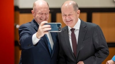 The image shows German Chancellor Olaf Scholz and US Senator Chris Coons. Can you guess who is who? (X/@Bundeskanzler)