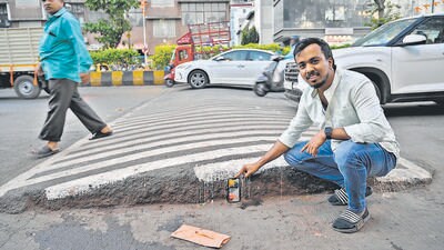 Mumbai, India - Feb. 10, 2024: Unsafe speed breaker opp Dadar Flyover market on Senapati Bapat Marg has led to accidents. Activist Chetan Kamble, showing the spot who has written to authorities multiple times to fix it, in Mumbai, India, on Saturday, February 10, 2024. (Photo by Anshuman Poyrekar/ Hindustan Times) (Hindustan Times) Mumbai, India - Feb. 10, 2024: Unsafe speed breaker opp Dadar Flyover market on Senapati Bapat Marg has led to accidents. Activist Chetan Kamble, showing the spot who has written to authorities multiple times to fix it, in Mumbai, India, on Saturday, February 10, 2024. (Photo by Anshuman Poyrekar/ Hindustan Times) (Hindustan Times)