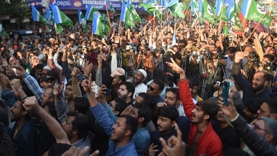 Supporters of the Jamaat-e-Islami (JI) party protest outside an election commission office in Karachi on February 10, 2024, amid claims the election result delay is allowing authorities to rig the vote-counting. (AFP) Supporters of the Jamaat-e-Islami (JI) party protest outside an election commission office in Karachi on February 10, 2024, amid claims the election result delay is allowing authorities to rig the vote-counting. (AFP)