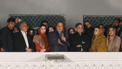 Pakistan's former Prime Minister Nawaz Sharif (C) delivers a speech during a gathering with his supporters a day after Pakistan's national elections. (AFP) Pakistan's former Prime Minister Nawaz Sharif (C) delivers a speech during a gathering with his supporters a day after Pakistan's national elections. (AFP)