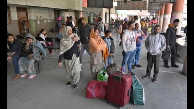 Passengers waiting at the bus in Ludhiana on Saturday. (Gurpreet Singh//HT) Passengers waiting at the bus in Ludhiana on Saturday. (Gurpreet Singh//HT)