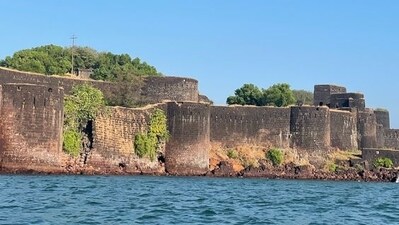 Vijaydurg Fort: Vijaydurg Fort is located in Maharashtra and is one of the oldest and strongest sea forts in India. It played a significant role in maritime trade and is known for its impressive architecture and historical importance. (Pinterest) Vijaydurg Fort: Vijaydurg Fort is located in Maharashtra and is one of the oldest and strongest sea forts in India. It played a significant role in maritime trade and is known for its impressive architecture and historical importance. (Pinterest)