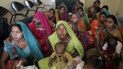 A group of women at a public health centre in Vadodra, Gujarat. (Hindustan Times)