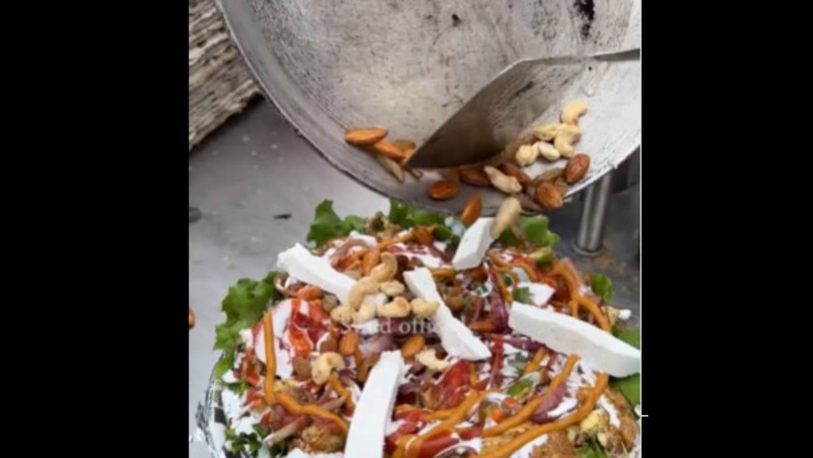 'Heart attack loading': Dry fruit omelette made with 10 eggs irks netizens - Vimarsana News