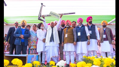 Congress president Mallikarjun Kharge during a public meeting at Samrala in Ludhiana on Sunday. (PTI) Congress president Mallikarjun Kharge during a public meeting at Samrala in Ludhiana on Sunday. (PTI)