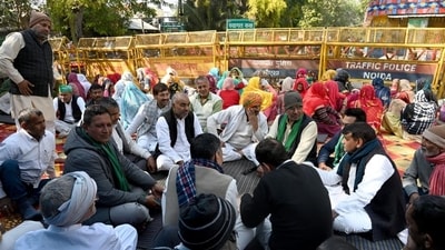Farmers of Bharatiya Kisan Parishad (BKP) during protest outside the Noida authority office on Friday. (Sunil Ghosh/HTPhoto) (HT_PRINT) Farmers of Bharatiya Kisan Parishad (BKP) during protest outside the Noida authority office on Friday. (Sunil Ghosh/HTPhoto) (HT_PRINT)