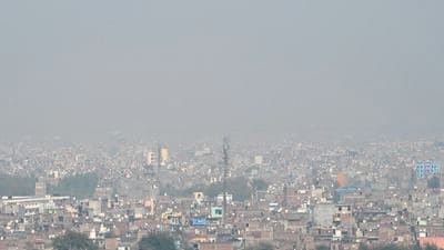 Haze in Greater Noida on Sunday. (Sunil Ghosh/HT photo) Haze in Greater Noida on Sunday. (Sunil Ghosh/HT photo)