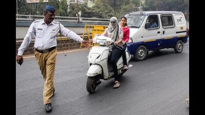 Now, the Regional Transport Office (RTO) has proposed to revoke driving licenses of such frequent violators, If the fine is not paid. (HT PHOTO) Now, the Regional Transport Office (RTO) has proposed to revoke driving licenses of such frequent violators, If the fine is not paid. (HT PHOTO)