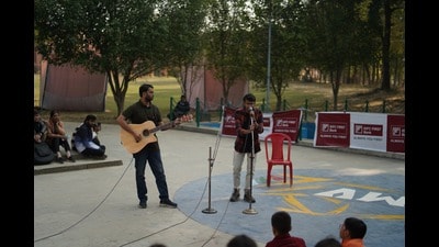 One of the performances during the fest at IIM Lucknow. (HT Photo)