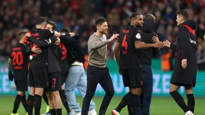 Bayer Leverkusen coach Xabi Alonso celebrates with players after the match (REUTERS)