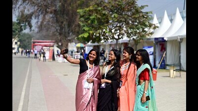 Volunteers take a selfie-break on the final day of the lif fest in Lucknow on Sunday (Deepak Gupta) Volunteers take a selfie-break on the final day of the lif fest in Lucknow on Sunday (Deepak Gupta)