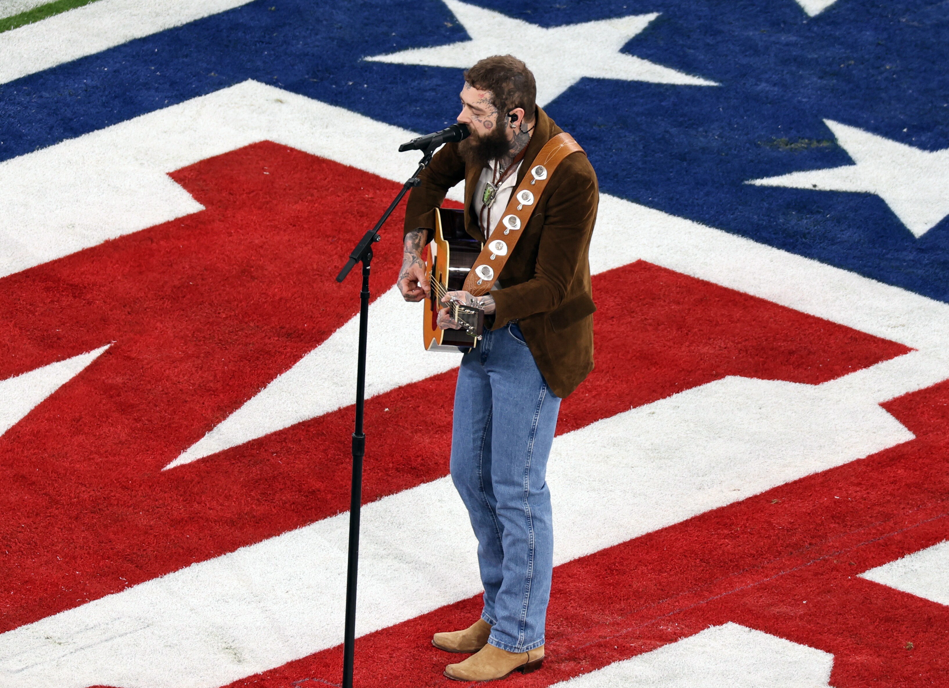 Football - NFL - Super Bowl LVIII - Kansas City Chiefs v San Francisco 49ers - Allegiant Stadium, Las Vegas, Nevada, United States - February 11, 2024 Recording artist Post Malone performs "America the Beautiful" on the field before the game REUTERS/Mike Blake (REUTERS)