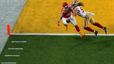 Kansas City Chiefs tight end Travis Kelce, left, is unable to catch a pass while defended by San Francisco 49ers linebacker Fred Warner during the second half of the NFL Super Bowl 58 football game Sunday, Feb. 11, 2024, in Las Vegas. (AP Photo/David J. Phillip) (AP)