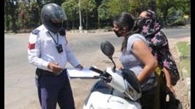 At least 2,681 vehicles in Bengaluru have over ₹50,000 pending fines for traffic violations (HT) At least 2,681 vehicles in Bengaluru have over ₹50,000 pending fines for traffic violations (HT)