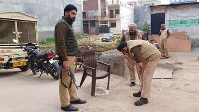 Cops at the crime spot in Guru Nanak Colony, Dafarpur, Dera Bassi, on Monday afternoon around 1.30pm. (HT Photo)
