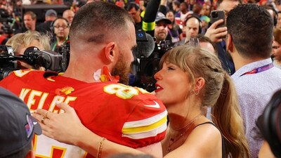 Football - NFL - Super Bowl LVIII - Kansas City Chiefs v San Francisco 49ers - Allegiant Stadium, Las Vegas, Nevada, United States - February 11, 2024 Kansas City Chiefs' Travis Kelce celebrates with partner Taylor Swift after Kansas City Chiefs win Super Bowl LVIII REUTERS/Brian Snyder (REUTERS)