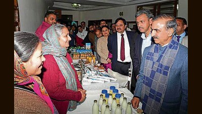 Himachal CM Sukvinder Sukhu interacting with dairy farmers at an exhibition held in Shimla. (HT Photo) Himachal CM Sukvinder Sukhu interacting with dairy farmers at an exhibition held in Shimla. (HT Photo)